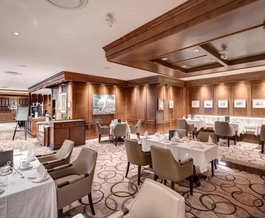 the interior dining room of he Calgary Petroleum Club